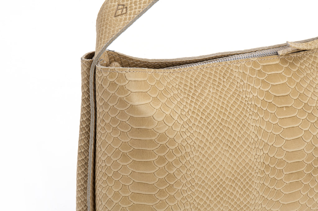 Venus bag sand leather with textured finish